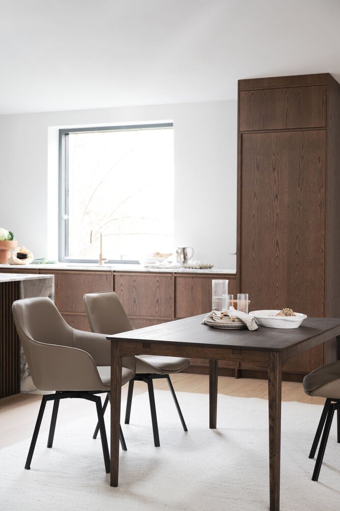 Alison Karmstol Beige läder/Svart | Rowico Home | 7340126585603 | 118147 | Maessing Interiör