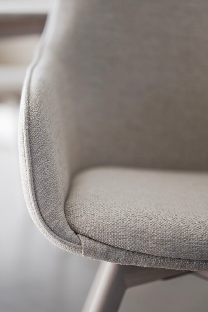 Alison Karmstol Ljusbeige/Vitpigmenterad Ek | Rowico Home | 7340126571699 | 117881 | Maessing Interiör