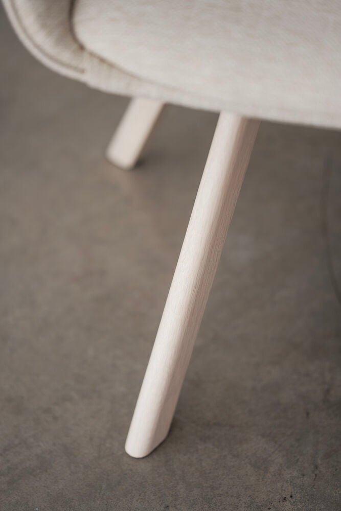 Alison Karmstol Ljusbeige/Vitpigmenterad Ek | Rowico Home | 7340126571699 | 117881 | Maessing Interiör