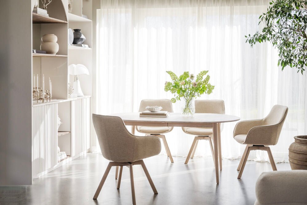 Alison Karmstol Ljusbeige/Vitpigmenterad Ek | Rowico Home | 7340126571699 | 117881 | Maessing Interiör