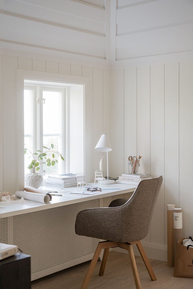 Alison Karmstol Mörkbeige/Ek | Rowico Home | 7340126571712 | 117884 | Maessing Interiör