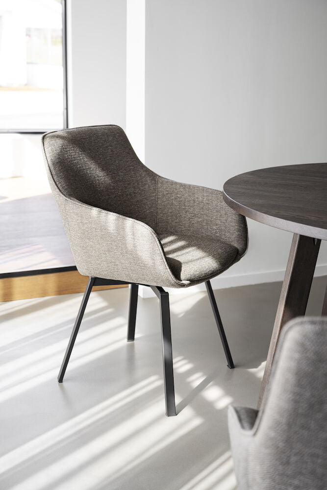 Alison Karmstol Mörkbeige/Svart | Rowico Home | 7340126585641 | 117883 | Maessing Interiör