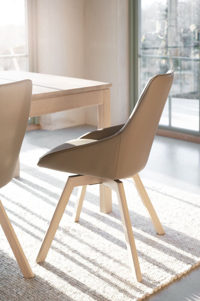 Alison Stol Beige Läder/Vitpigmenterad Ek | Rowico Home | 7340126585504 | 118135 | Maessing Interiör