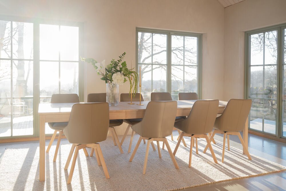 Alison Stol Beige Läder/Vitpigmenterad Ek | Rowico Home | 7340126585504 | 118135 | Maessing Interiör