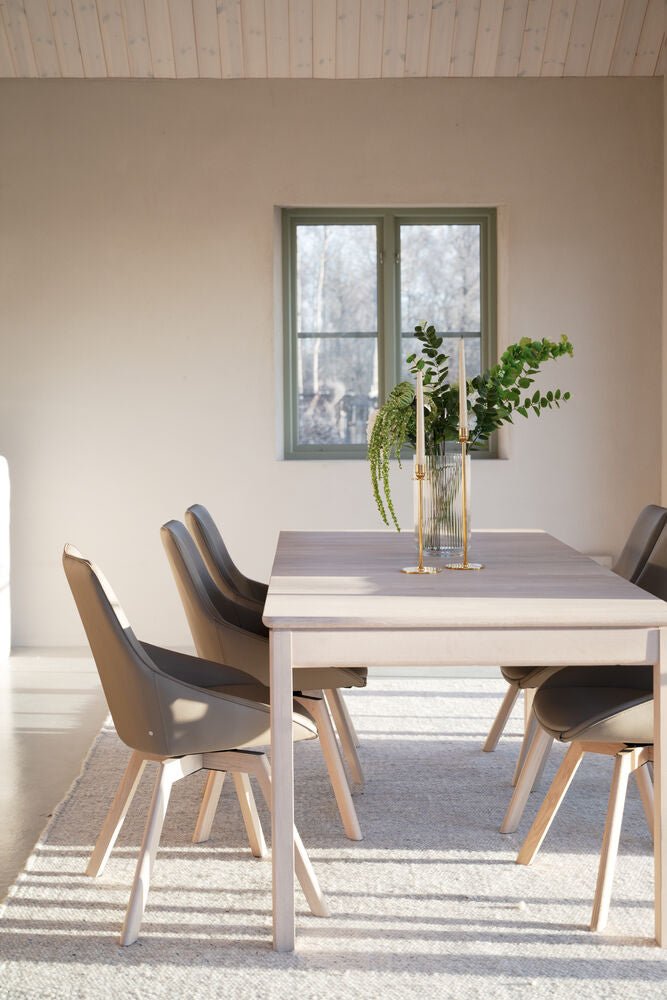 Alison Stol Beige Läder/Vitpigmenterad Ek | Rowico Home | 7340126585504 | 118135 | Maessing Interiör