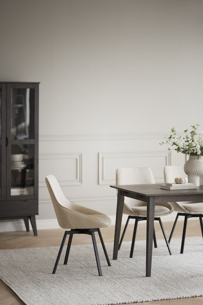 Alison Stol Ljusbeige/Svart | Rowico Home | 7340126585610 | 117859 | Maessing Interiör
