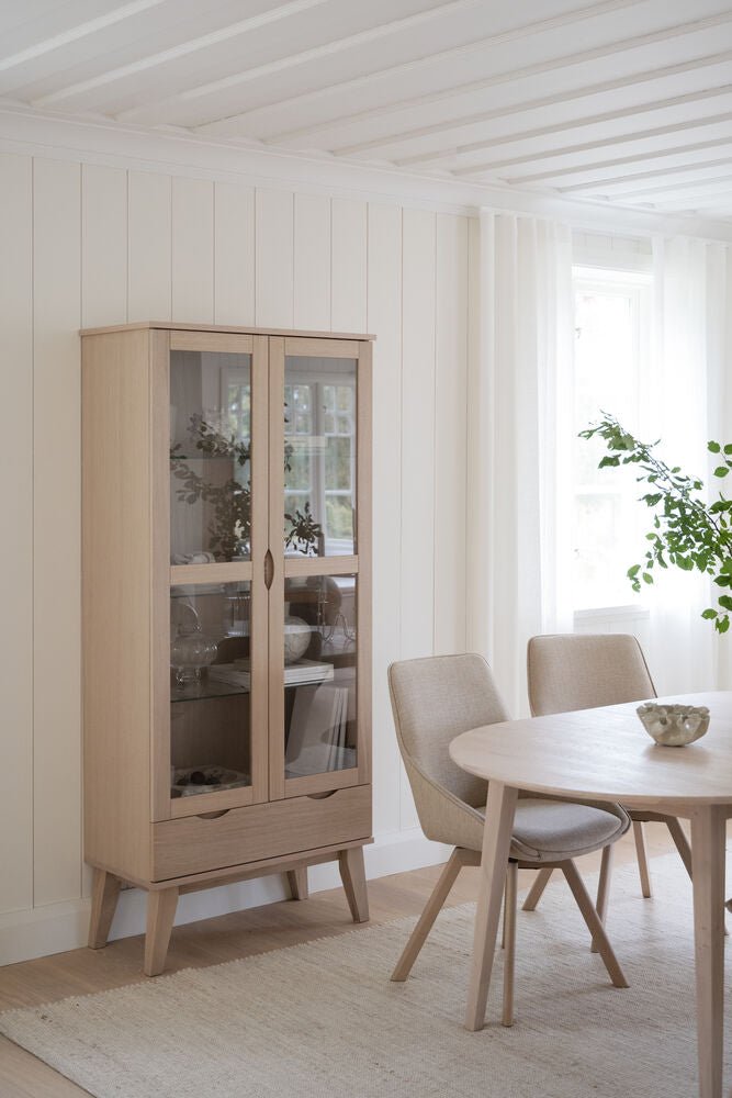 Alison Stol Ljusbeige/Vitpigmenterad Ek | Rowico Home | 7340126571637 | 117861 | Maessing Interiör