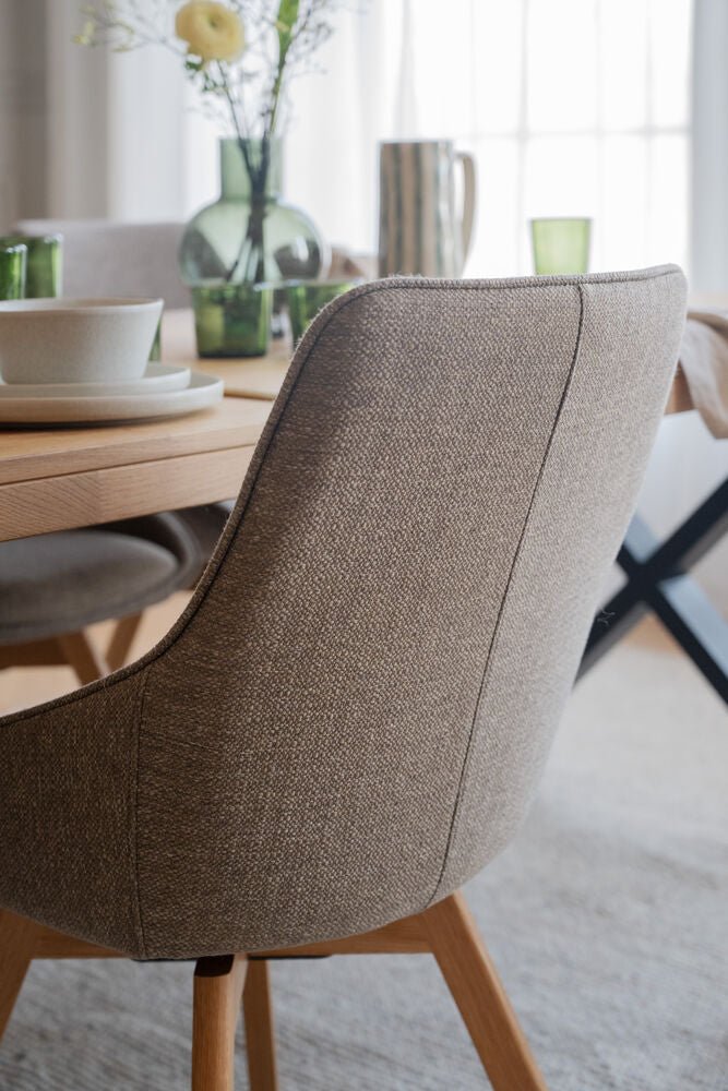Alison Stol Mörkbeige/Ek | Rowico Home | 7340126571651 | 117864 | Maessing Interiör