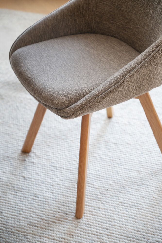 Alison Stol Mörkbeige/Ek | Rowico Home | 7340126571651 | 117864 | Maessing Interiör
