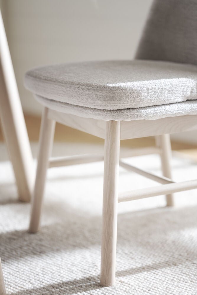 Amesbury Stol Ljusbeige/Vitpigmenterad Ek | Rowico Home | 7340126558195 | 120994 | Maessing Interiör