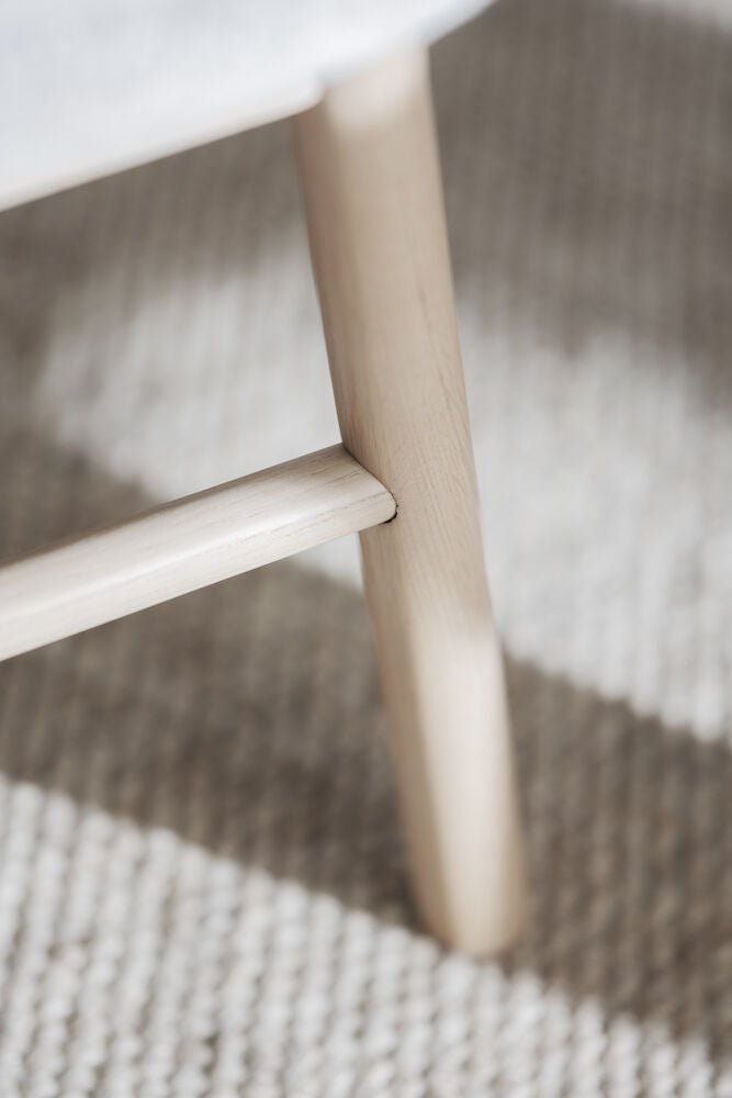 Amesbury Stol Ljusbeige/Vitpigmenterad Ek | Rowico Home | 7340126558195 | 120994 | Maessing Interiör