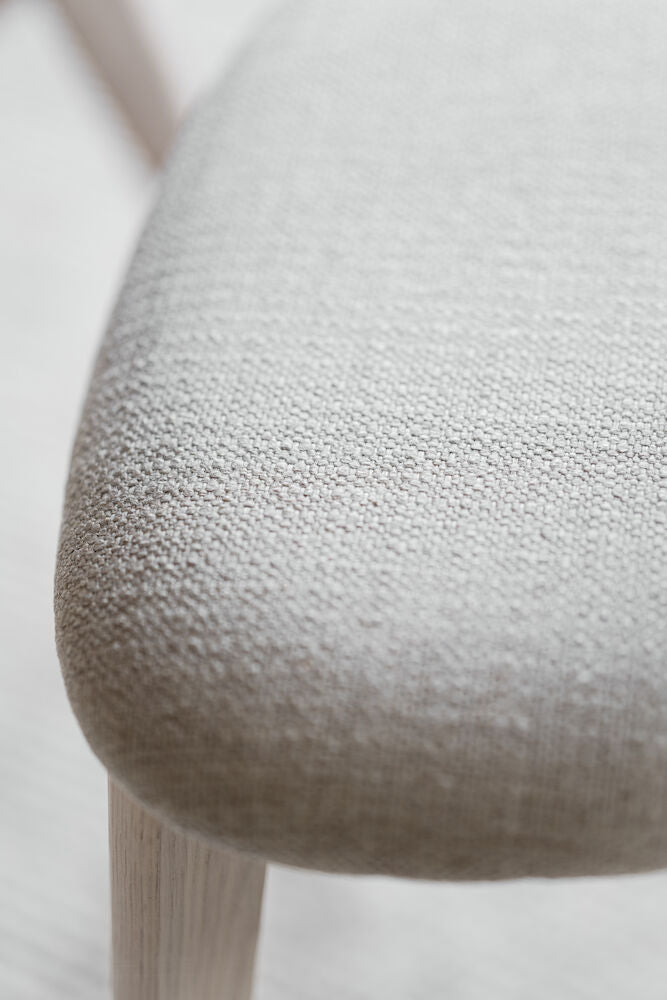 Ami Stol Grå - Beige/Vitpigmenterad Ek | Rowico Home | 7340126558867 | 113019 | Maessing Interiör