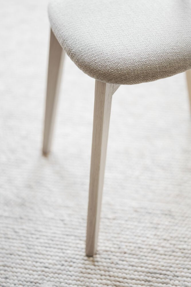 Ami Stol Grå - Beige/Vitpigmenterad Ek | Rowico Home | 7340126558867 | 113019 | Maessing Interiör