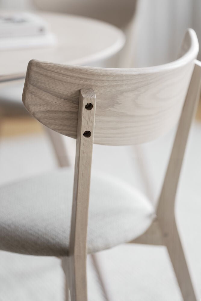 Ami Stol Grå - Beige/Vitpigmenterad Ek | Rowico Home | 7340126558867 | 113019 | Maessing Interiör