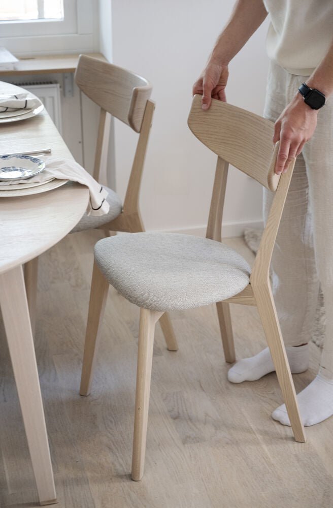 Ami Stol Grå - Beige/Vitpigmenterad Ek | Rowico Home | 7340126558867 | 113019 | Maessing Interiör