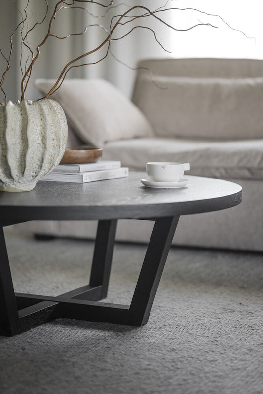 Boxford Soffbord Svart Ek Ø110 | Rowico Home | 7340126557099 | 121019 | Maessing Interiör