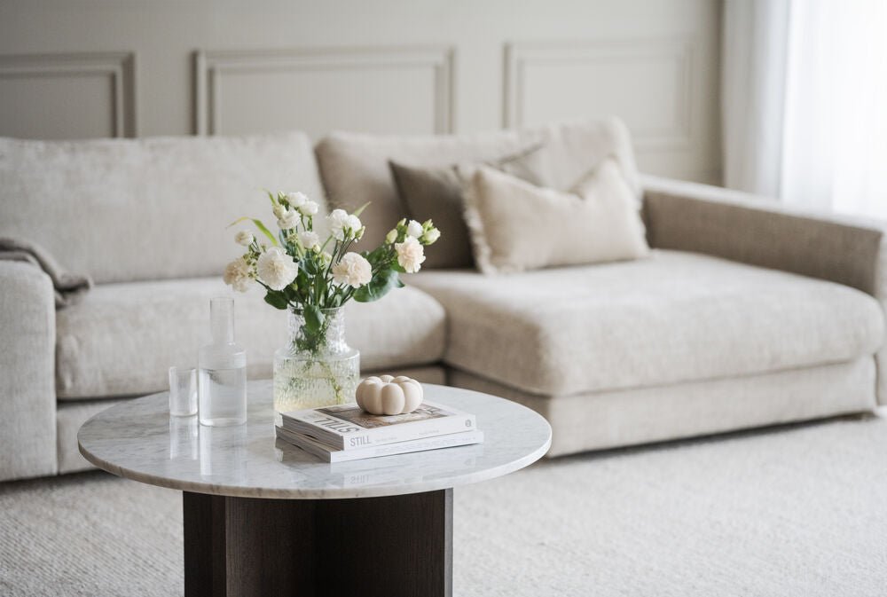 Brooksville Soffbord Vit Marmor/Brun Ek Ø90 | Rowico Home | 7340126554814 | 120787 | Maessing Interiör