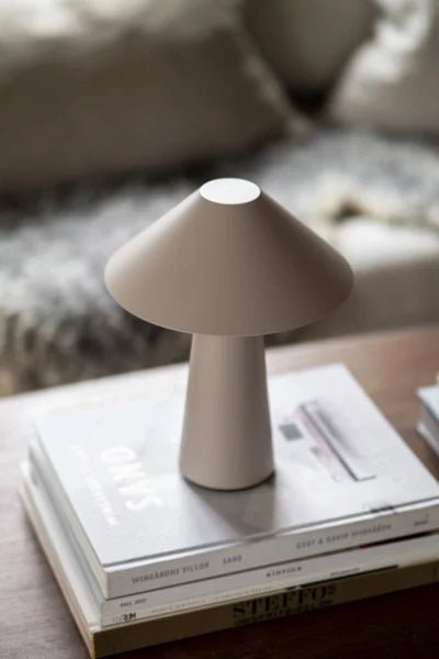 Cannes Portabel Bordslampa Mud | Globen Lighting | 7319434935103 | 493510 | Maessing Interiör
