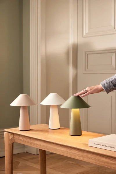Cannes Portabel Bordslampa Vit | Globen Lighting | 7319434935080 | 493508 | Maessing Interiör