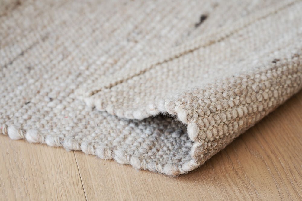 Donegal Matta Ljusbeige Ull | Rowico Home | 7340126584972 | 123224 | Maessing Interiör