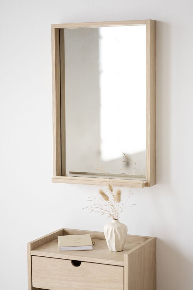 Hillmond Spegel Vitpigmenterad Ek 60 | Rowico Home | 7340126557167 | 121056 | Maessing Interiör
