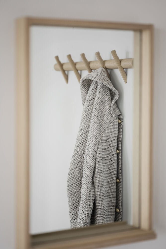 Hillmond Spegel Vitpigmenterad Ek 60 | Rowico Home | 7340126557167 | 121056 | Maessing Interiör