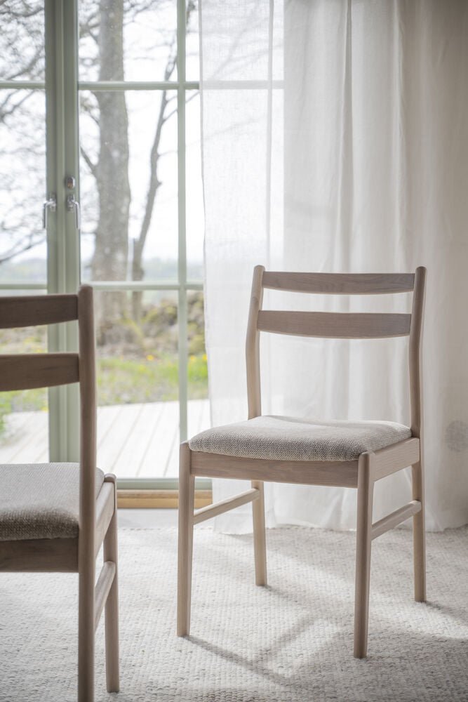 Kerwin Stol Ljusbeige/Vitpigmenterad Ek | Rowico Home | 7340233302001 | 123506 | Maessing Interiör