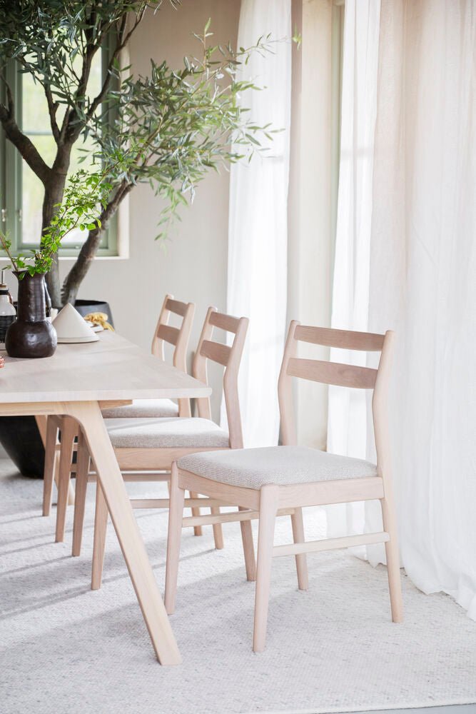 Kerwin Stol Ljusbeige/Vitpigmenterad Ek | Rowico Home | 7340233302001 | 123506 | Maessing Interiör