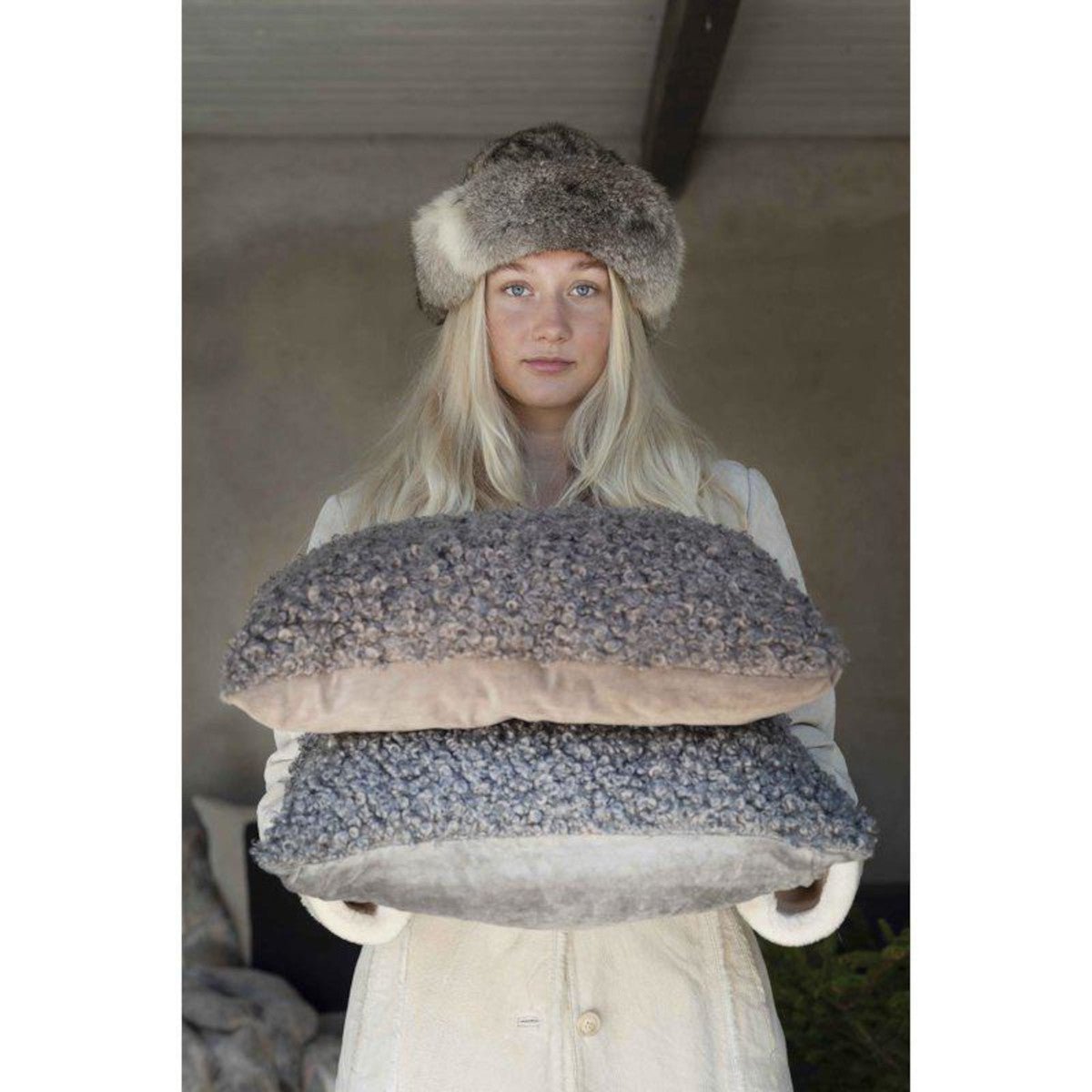 Ludde Kuddfodral Brun 50x50 | Fondaco | 7340073902089 | 200338 - 444 - 70 | Maessing Interiör