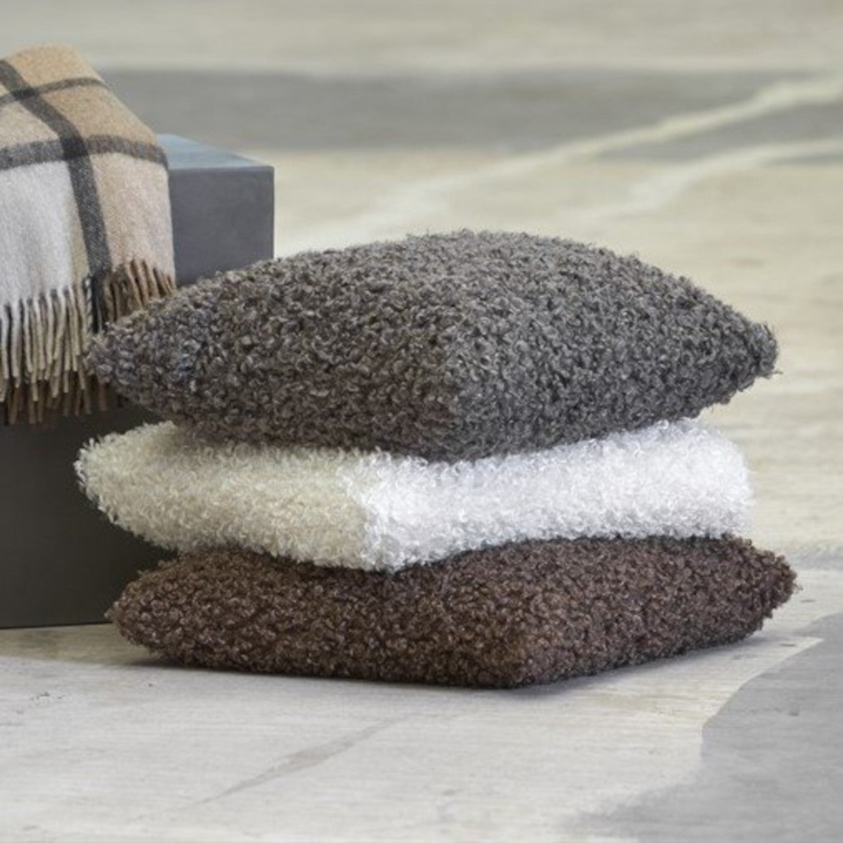 Ludde Kuddfodral Brun 50x50 | Fondaco | 7340073902089 | 200338 - 444 - 70 | Maessing Interiör