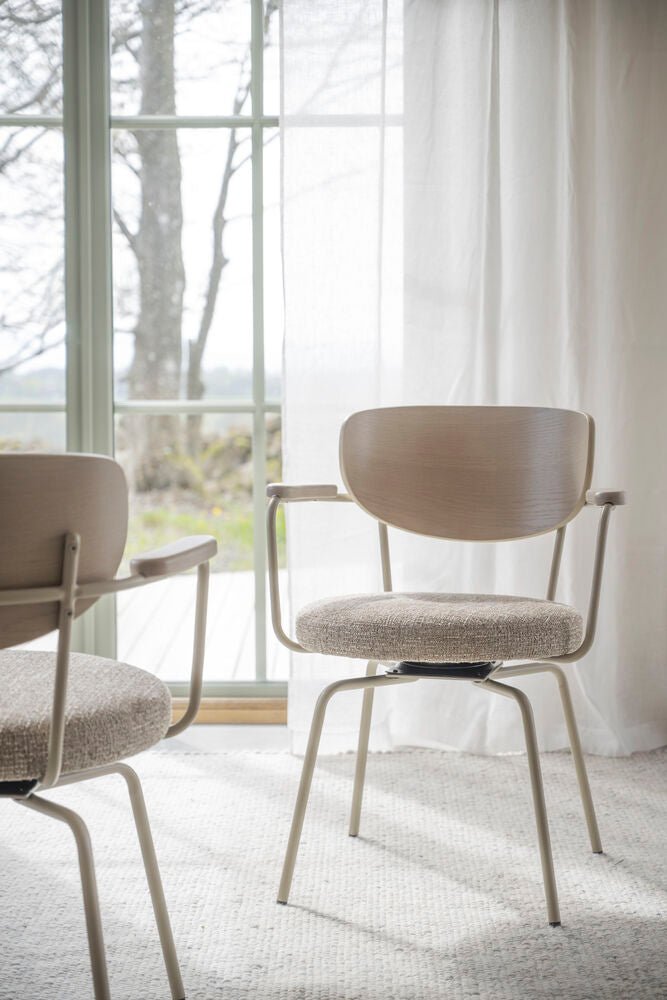 Merrick Karmstol Mörkbeige/Vitpigmenterad Ek/Beige | Rowico Home | 7340233306047 | 128310 | Maessing Interiör