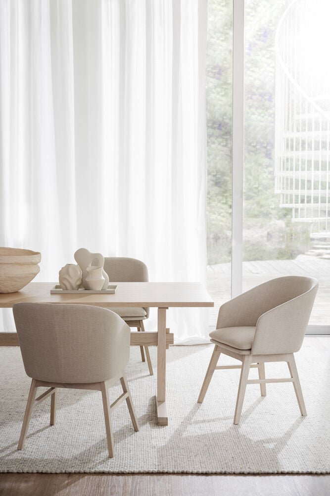 Windham Karmstol Beige/Vitpigmenterad Ek | Rowico Home | 7340126554579 | 120665 | Maessing Interiör