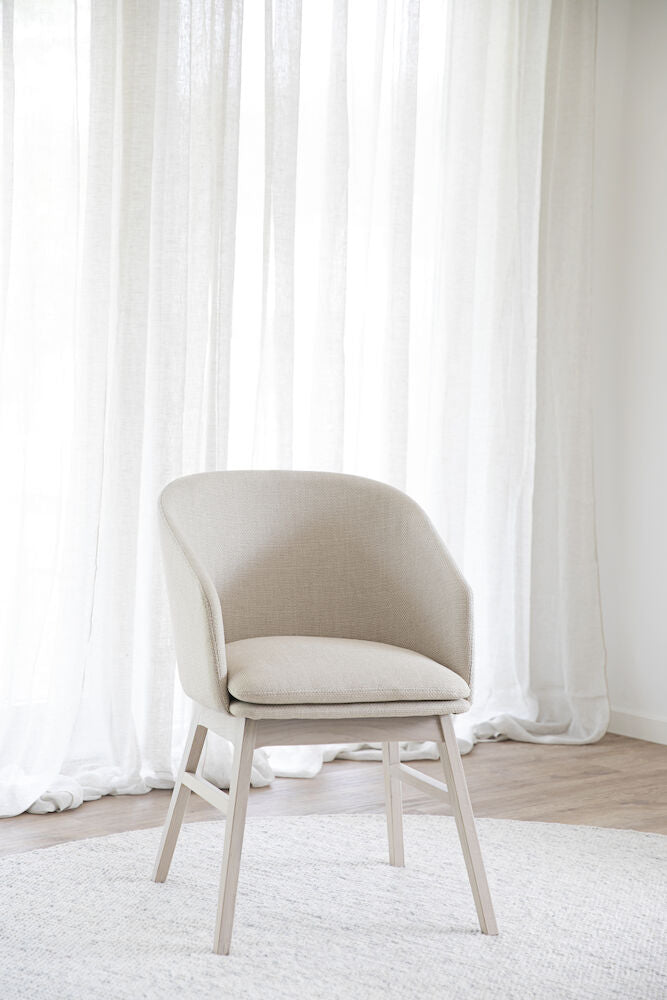 Windham Karmstol Beige/Vitpigmenterad Ek | Rowico Home | 7340126554579 | 120665 | Maessing Interiör