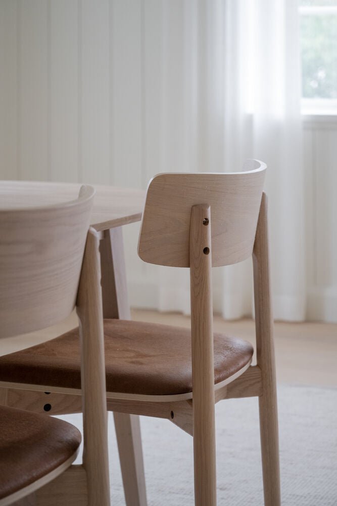 Wolcott Stol Brun/Vitpigmenterad Ek | Rowico Home | 7340126556450 | 120941 | Maessing Interiör
