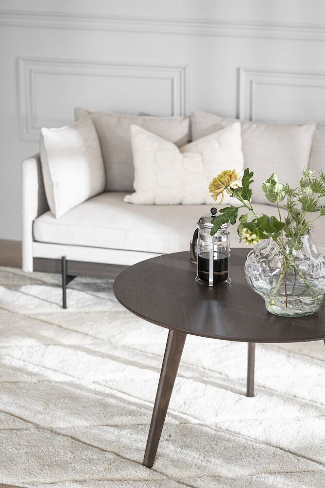 Yumi Soffbord Brun Ek Ø90 | Rowico Home | 7340126565360 | 119213 | Maessing Interiör