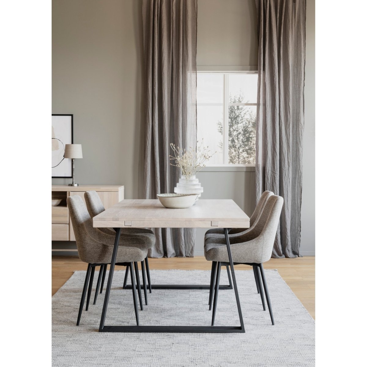 Brooklyn Matbord Vitpigmenterad/Svarta U - ben 170 | Rowico Home | 7340126547182 | 119835 | Maessing Interiör