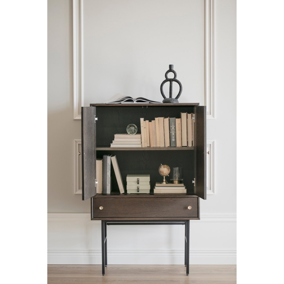 Clearbrook Skåp Brun Ek | Rowico Home | 7340126545041 | 119783 | Maessing Interiör