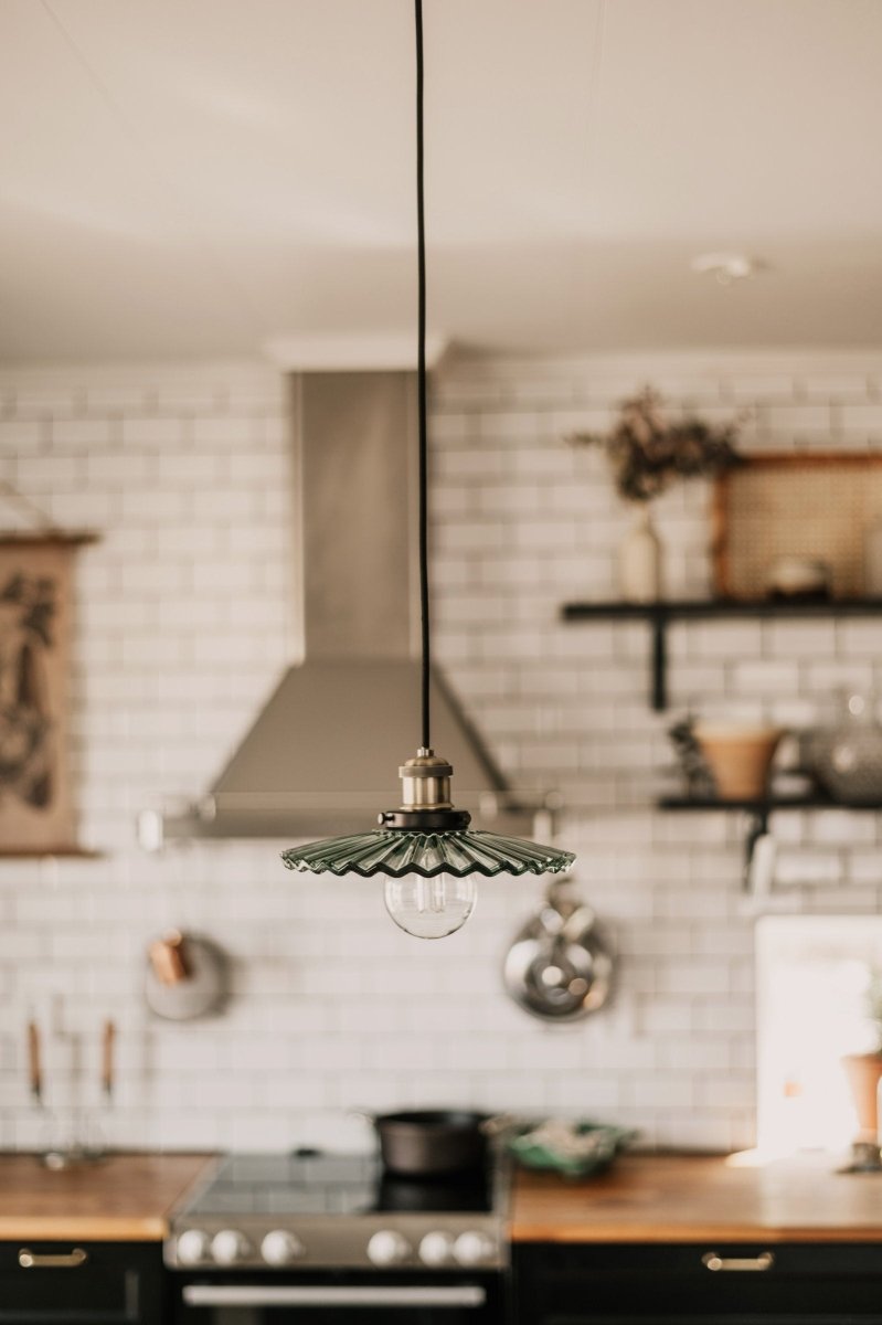 Cobbler Pendellampa 25 Grön | Globen Lighting | 7319436413036 | 641303 | Maessing Interiör