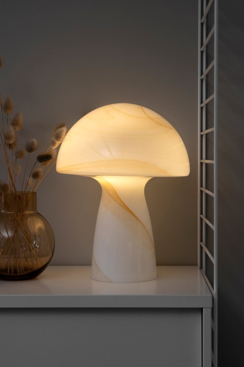 Fungo 22 Bordslampa Beige | Globen Lighting | 7319436214022 | 621402 | Maessing Interiör