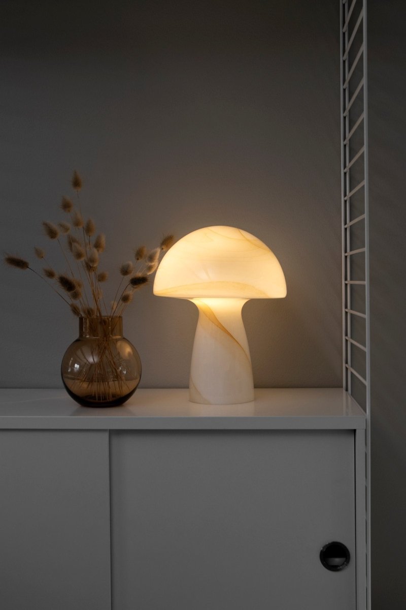 Fungo 22 Bordslampa Beige | Globen Lighting | 7319436214022 | 621402 | Maessing Interiör