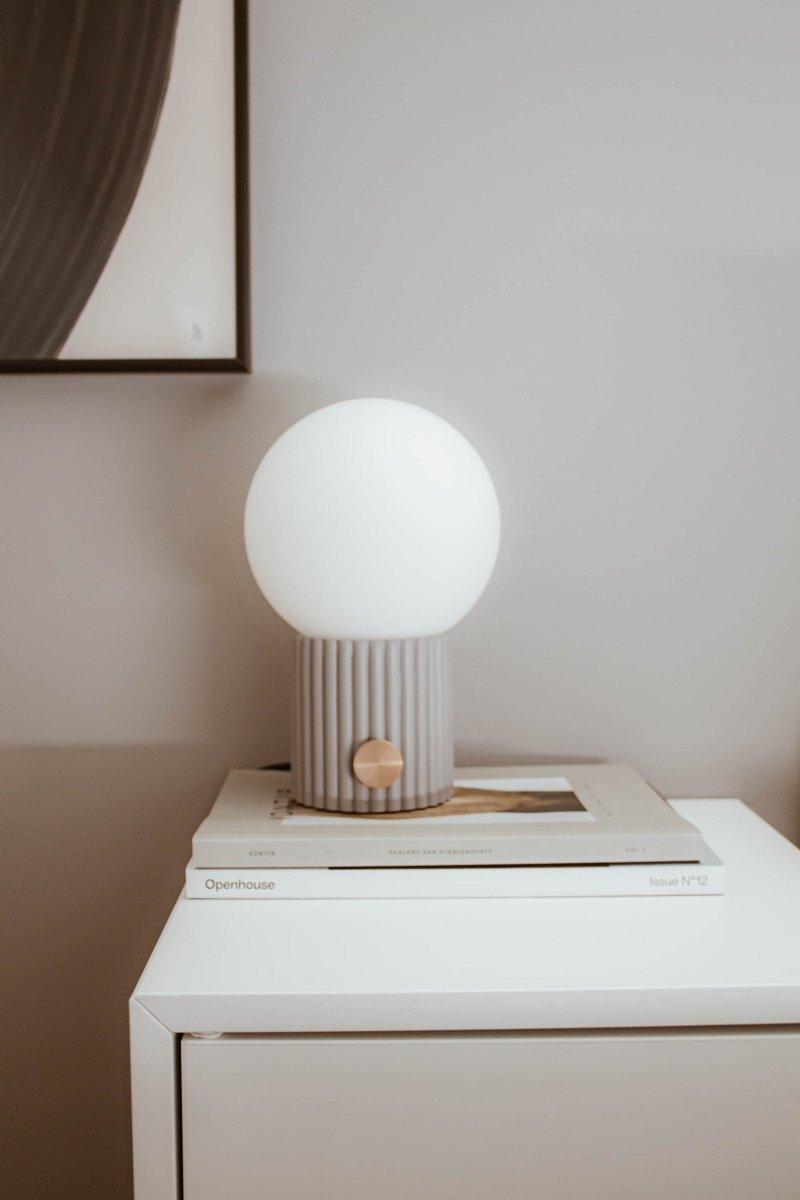 Hubble 15 Bordslampa Grå | Globen Lighting | 7319436133101 | 613310 | Maessing Interiör