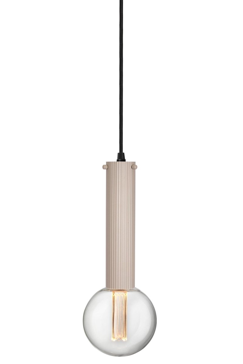 Hubble 22 Pendellampa Mud | Globen Lighting | 7319434433029 | 443302 | Maessing Interiör