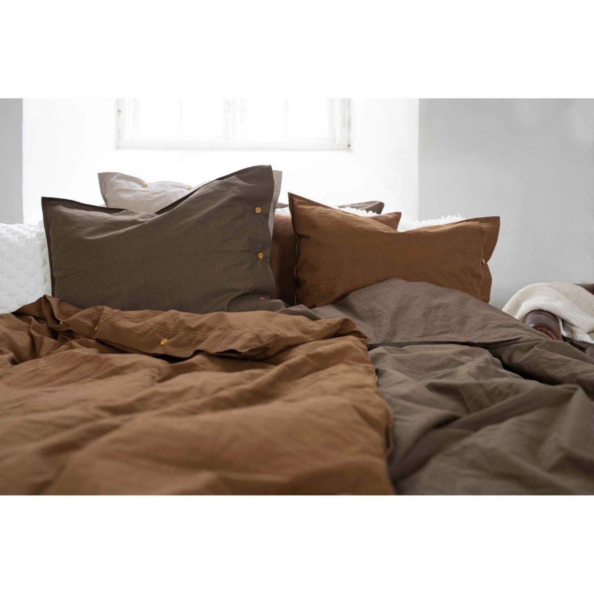 Hygge Bäddset Choklad | Fondaco | 7340073891109 | 200343 - 111 - 71 | Maessing Interiör