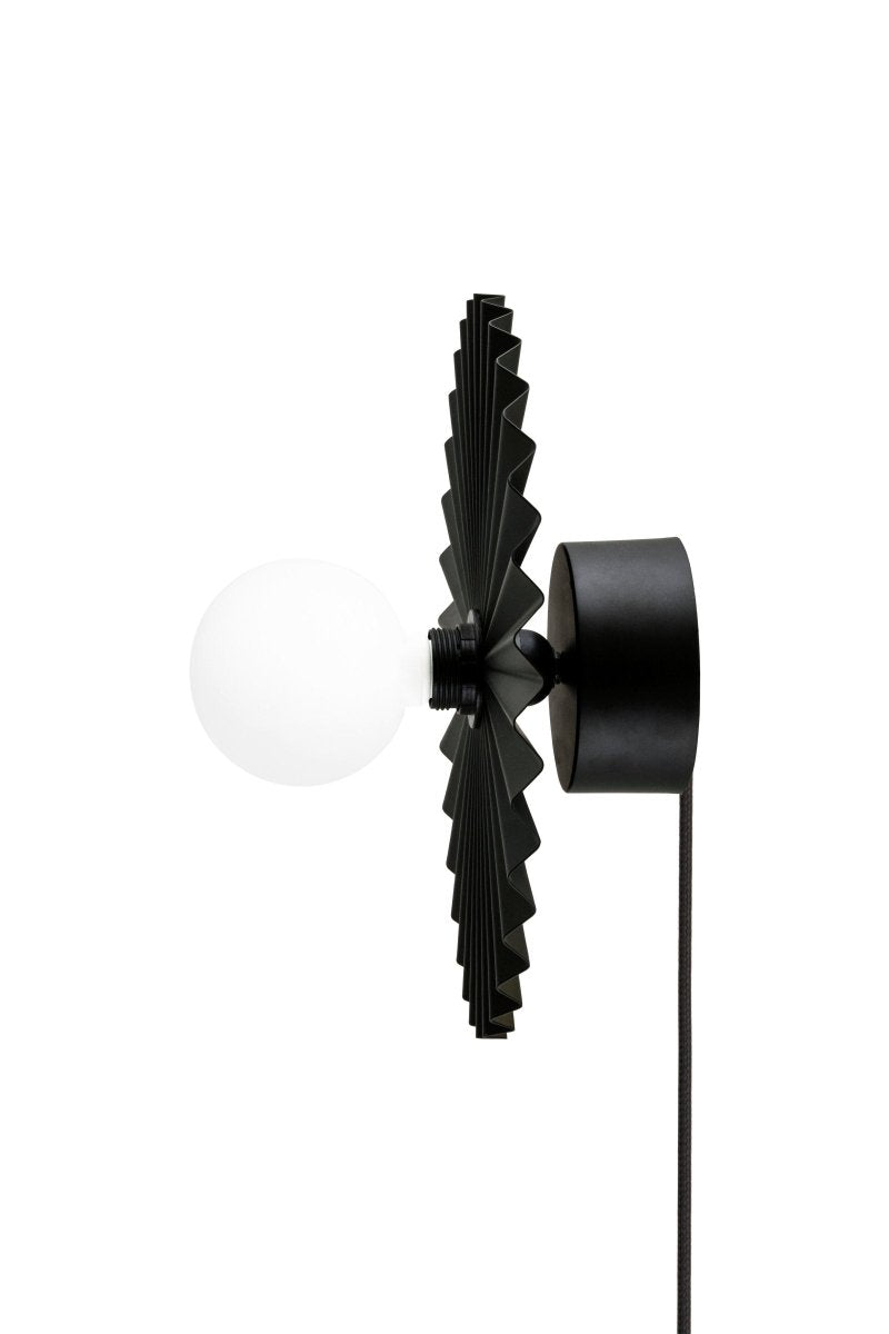 Omega Plafond/Vägglampa 35 Svart | Globen Lighting | 7319432610118 | 261011 | Maessing Interiör