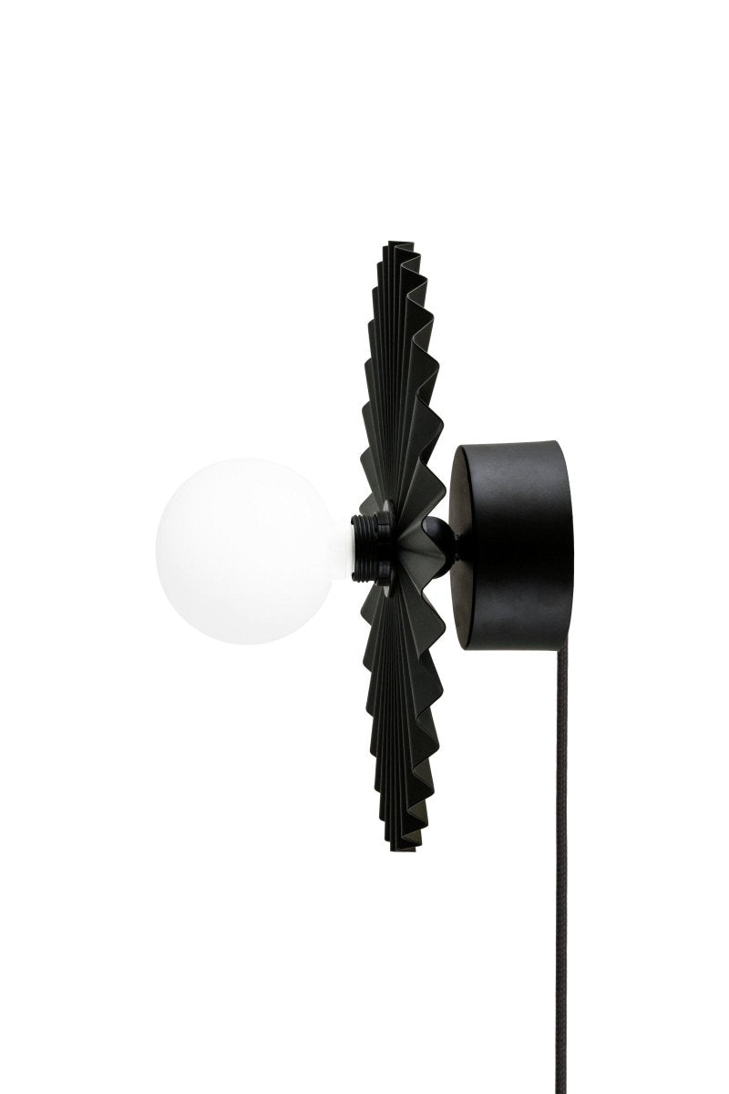 Omega Plafond/Vägglampa 35 Svart | Maessing Interiör | Belysning | 7319432610118 | 261011 | Globen Lighting