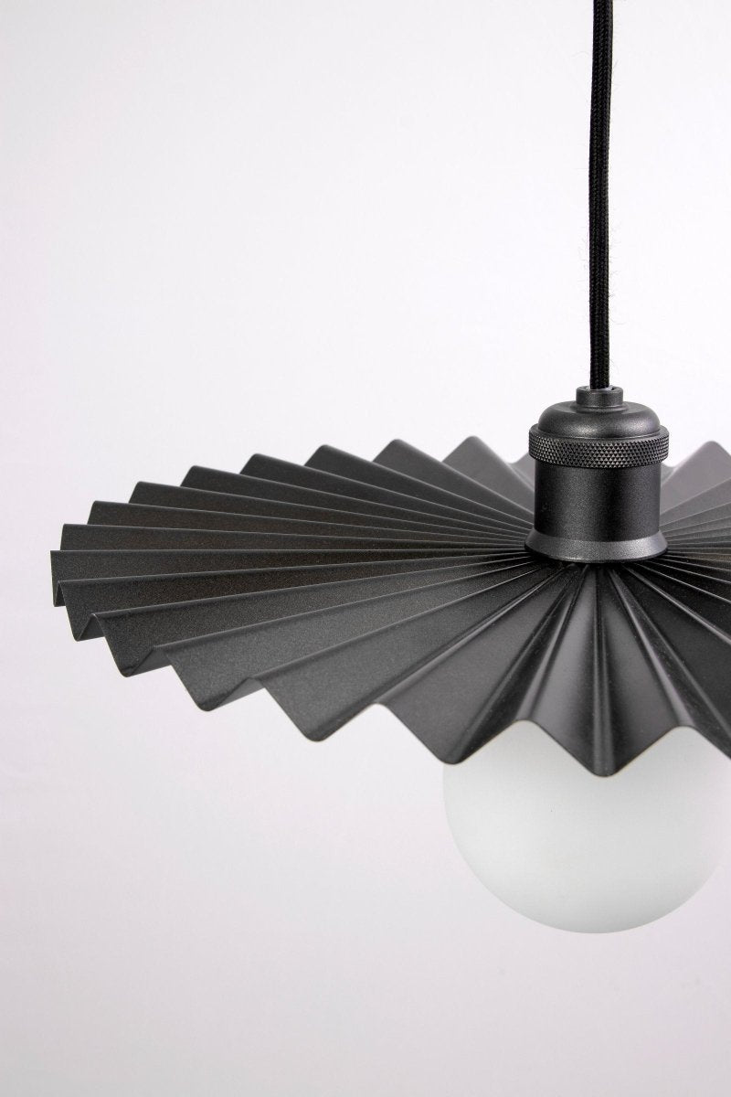 Omega Taklampa 35 Svart | Globen Lighting | 7319432510111 | 251011 | Maessing Interiör