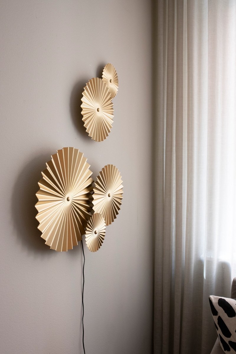 Omega Vägglampa Guld | Globen Lighting | 7319432310650 | 231065 | Maessing Interiör
