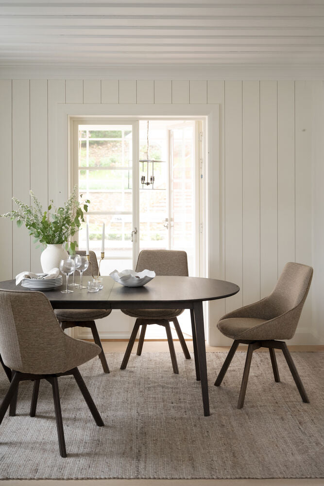 Filippa Matbord Ovalt Ek Mörkbrun 170/210 | Rowico Home | 7340126535882 | 117633 | Maessing Interiör