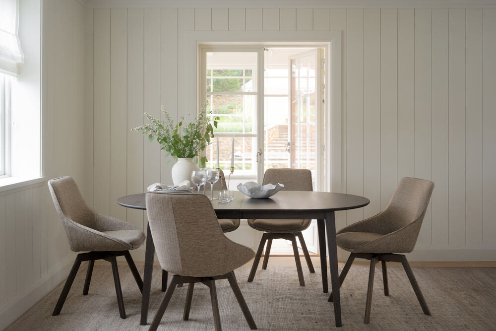 Filippa Matbord Ovalt Ek Mörkbrun 170/210 | Rowico Home | 7340126535882 | 117633 | Maessing Interiör