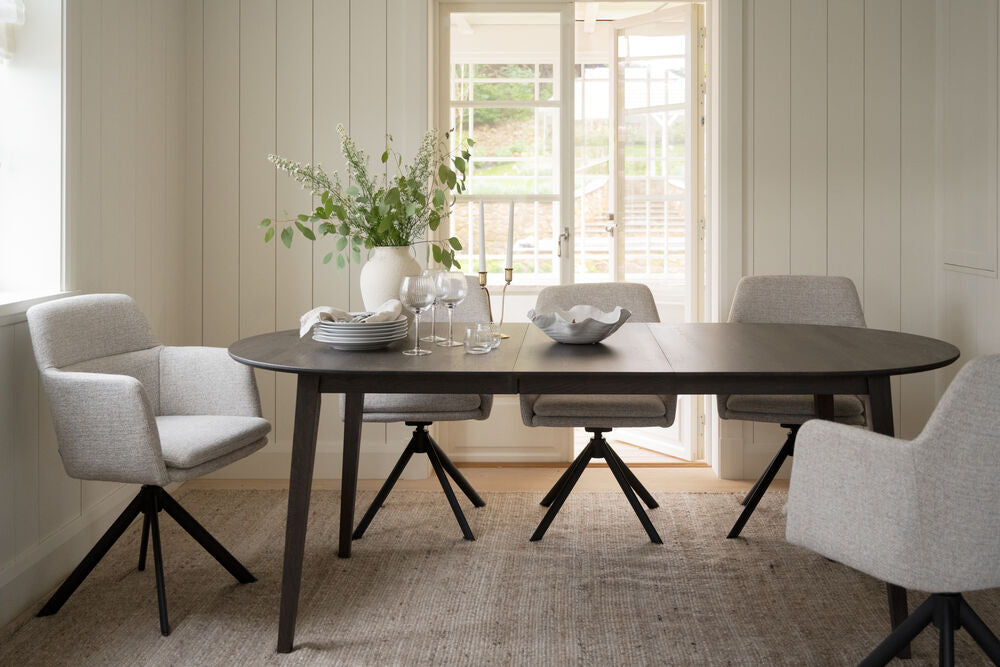 Filippa Matbord Ovalt Ek Mörkbrun 170/210 | Rowico Home | 7340126535882 | 117633 | Maessing Interiör
